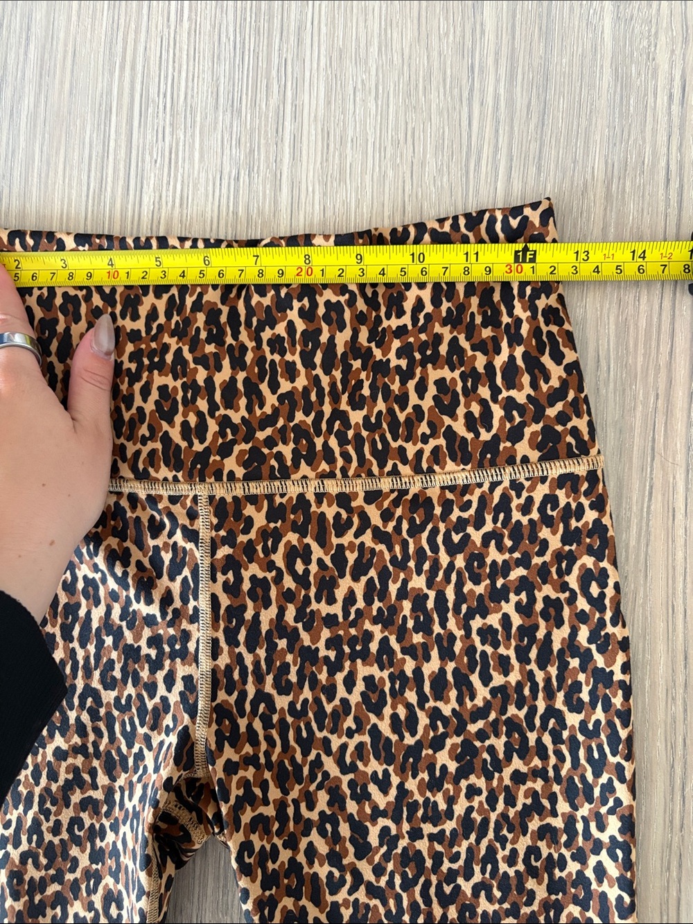 Fabletics Define PowerHold Ultra High-Waisted 7/8 Leopard Leggings Size M NWT - Picture 6 of 7
